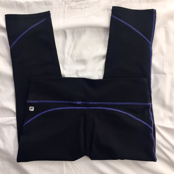 *CLOSEOUT* Excellent Condition Fabletics Cropped Leggings S - Picture 2 of 5